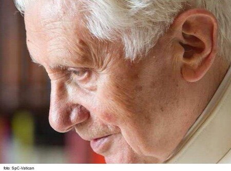 Benedikt XVI. sa vrátil do Ríma z návštevy u chorého brata v Regensburgu
