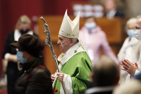 Pápež slúžil svätú omšu pre bezdomovcov a dobrovoľníkov, ktorí im pomáhajú
